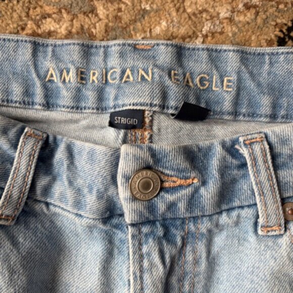 American Eagle Strigid Curvy Ripped Mom Jean - Picture 5 of 8